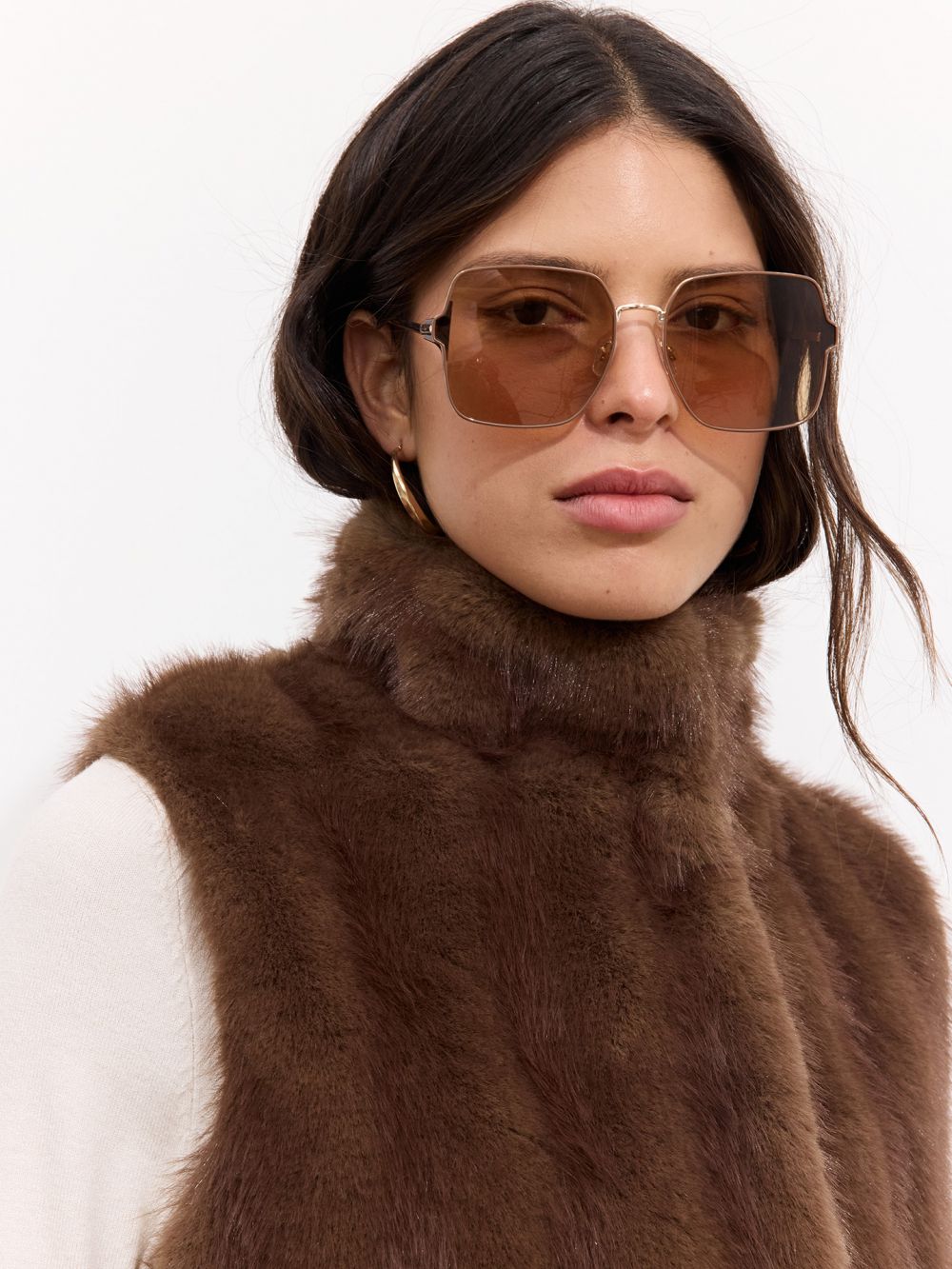 וסט פרווה עם חגורה