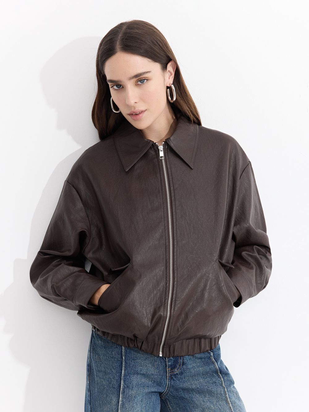 ג׳קט בומבר במראה עור