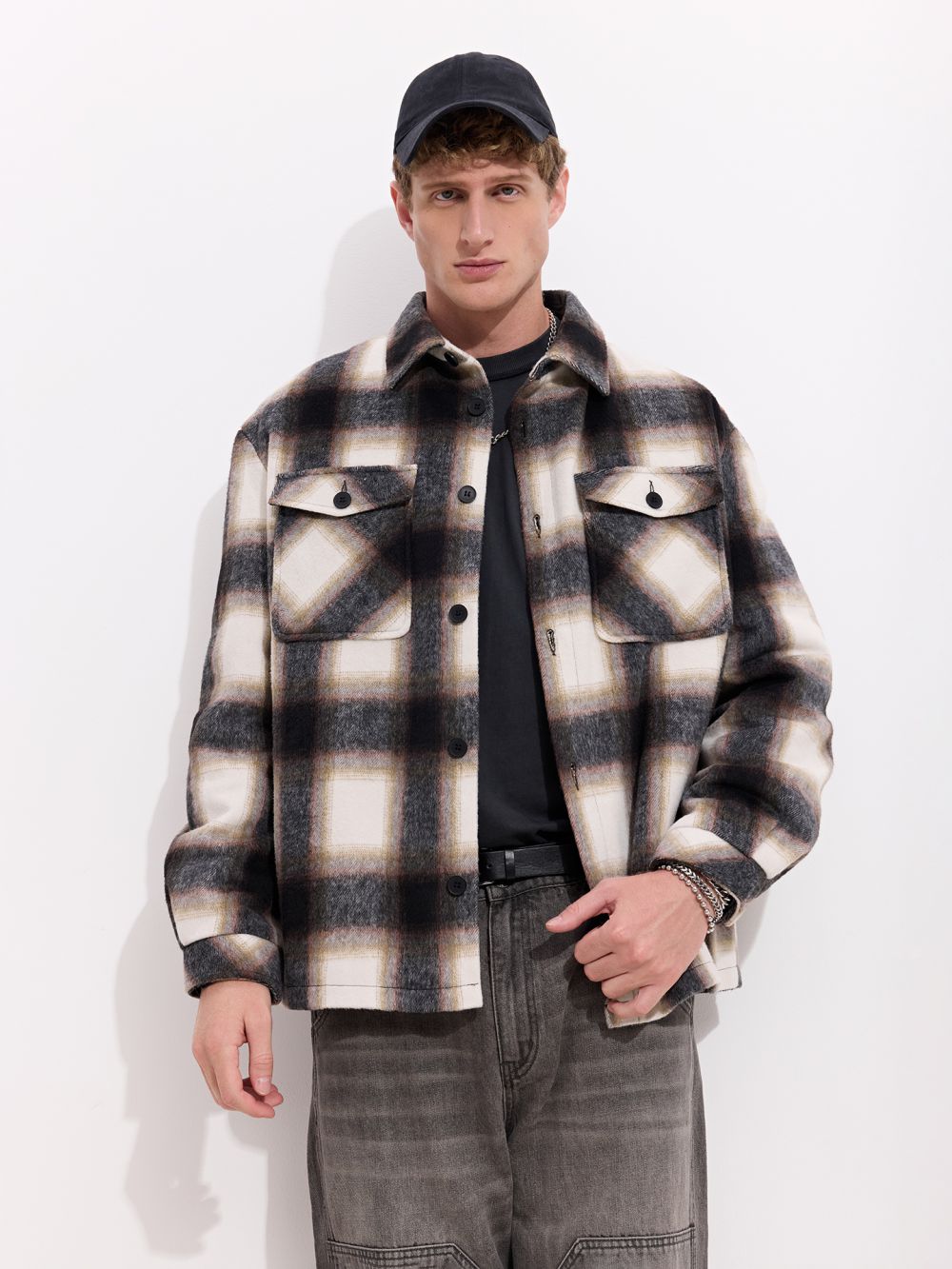 ז׳קט משבצות עם כיסים קדמיים