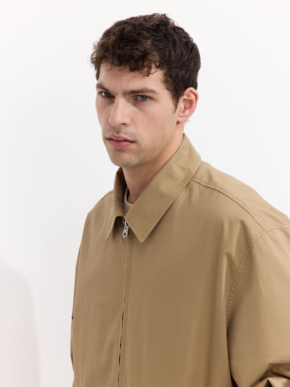 מעיל בומבר עם בטנה משובצת