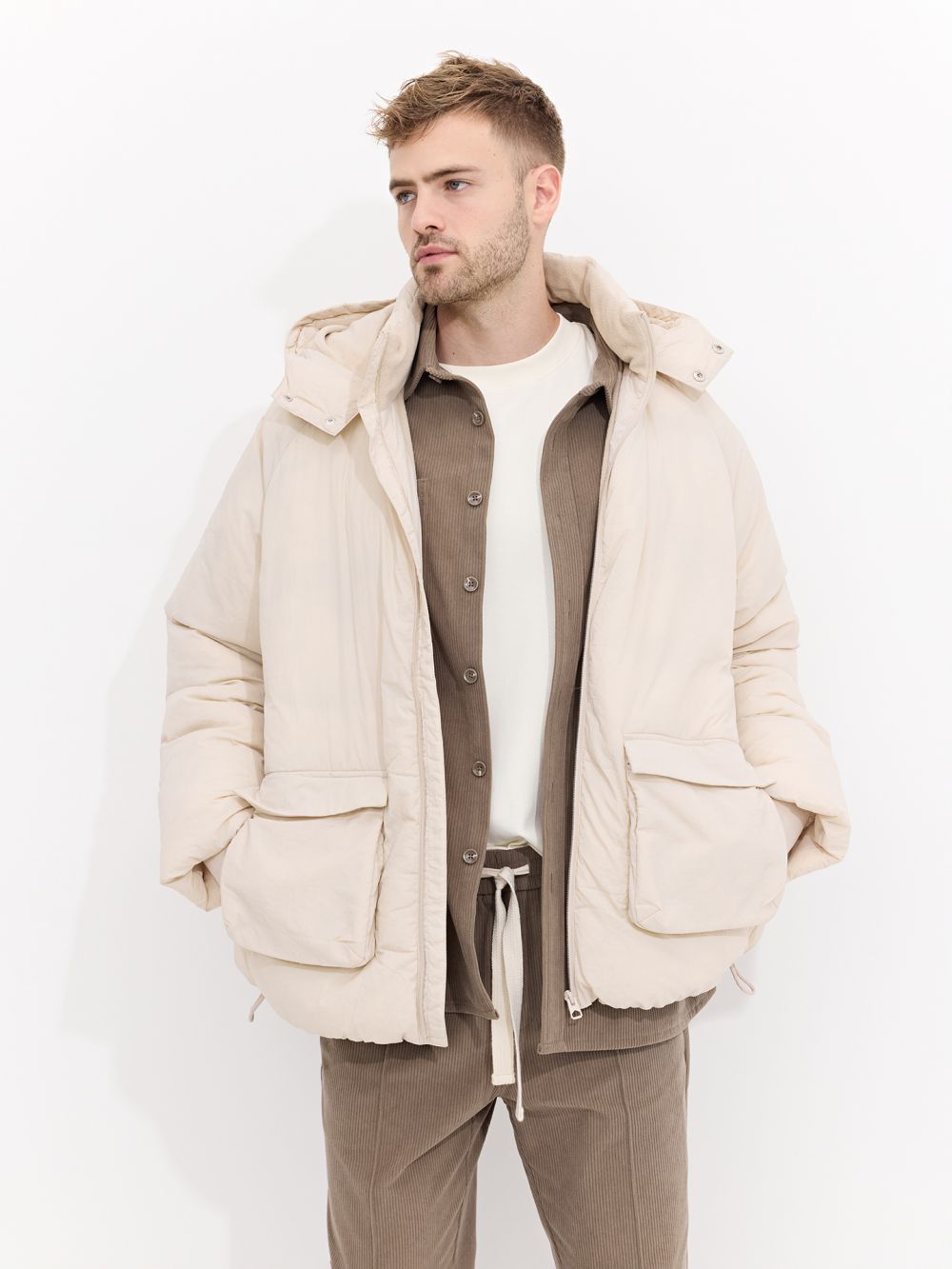 מעיל ניילון עם כובע