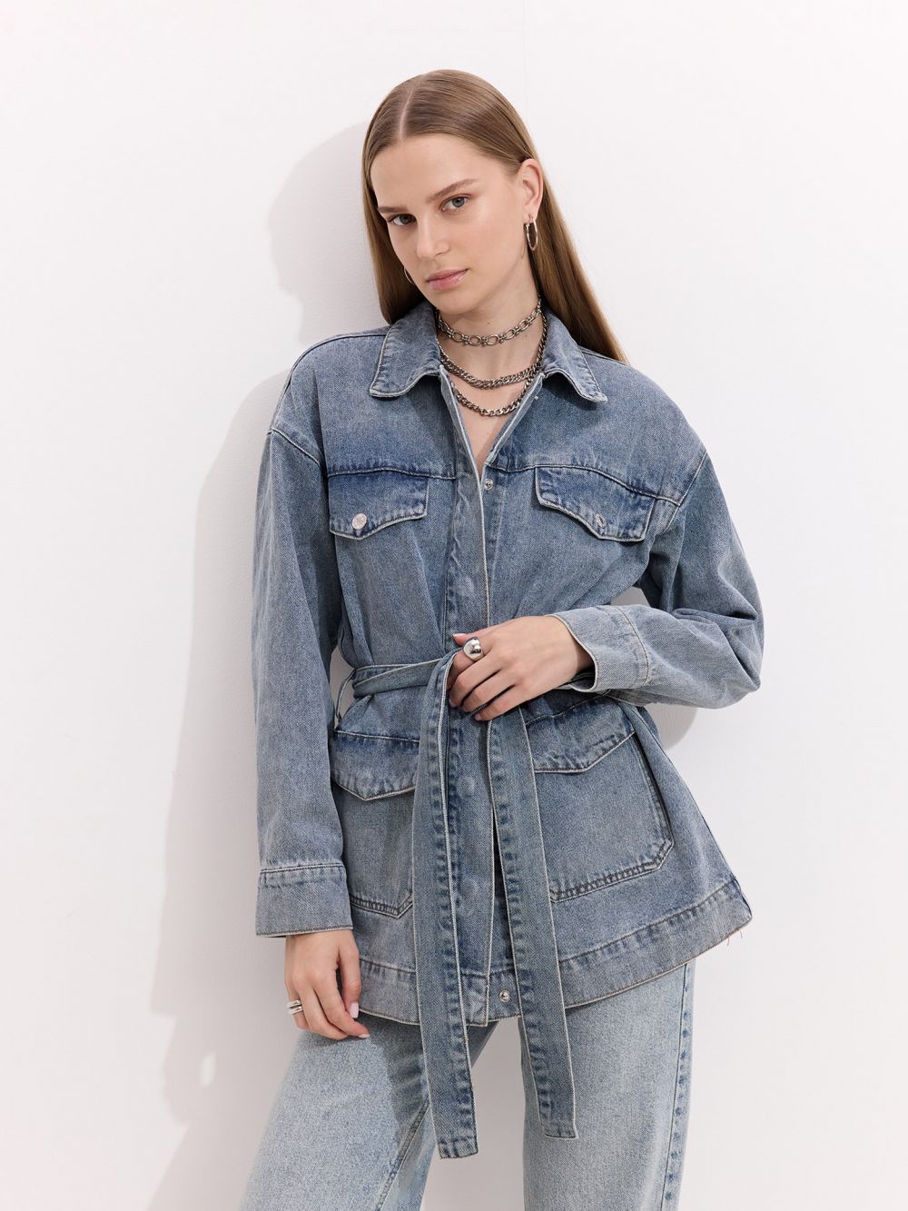 ג׳קט ג׳ינס אוברסייז עם חגורה