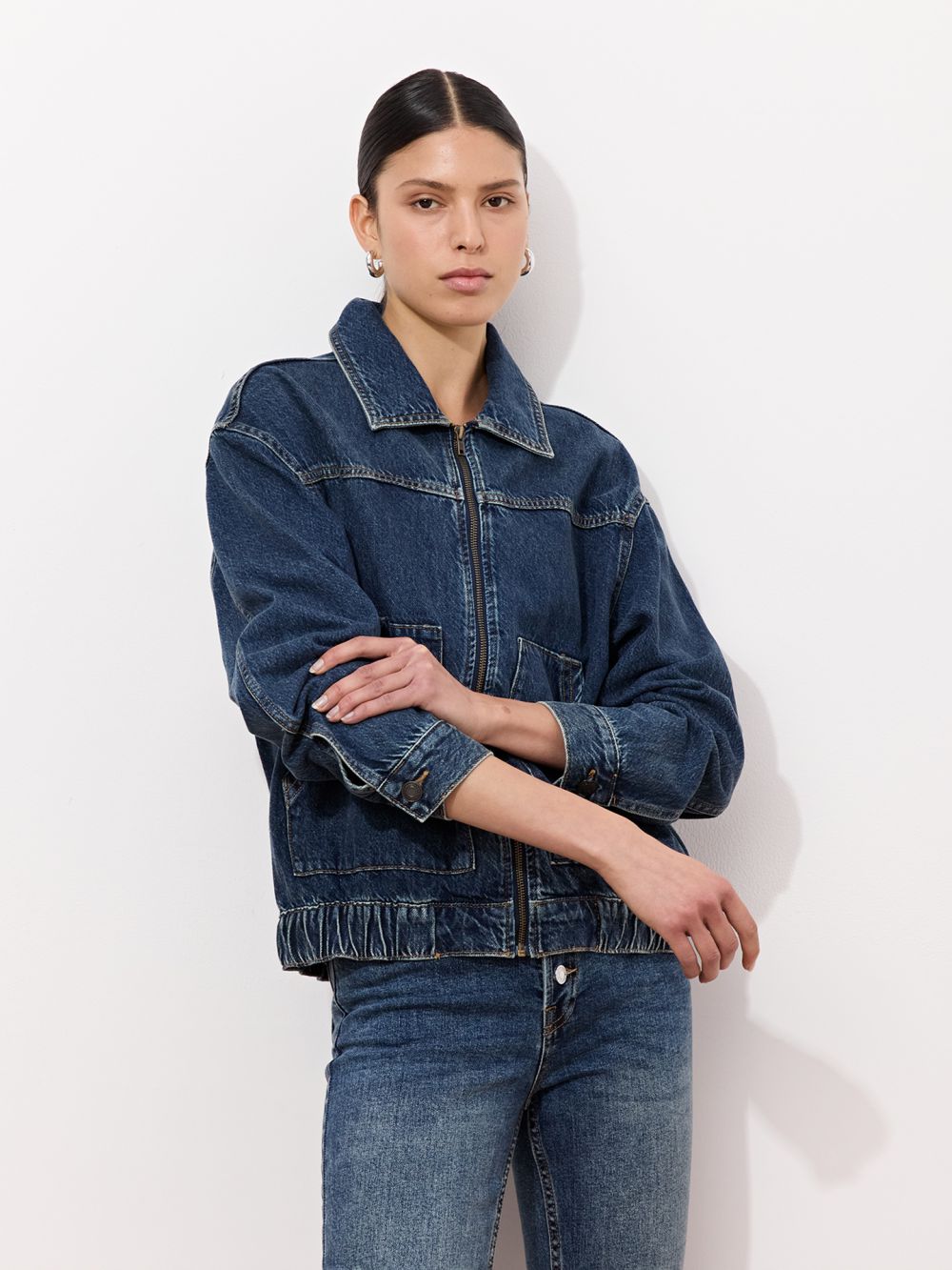 ג׳קט בומבר ג׳ינס