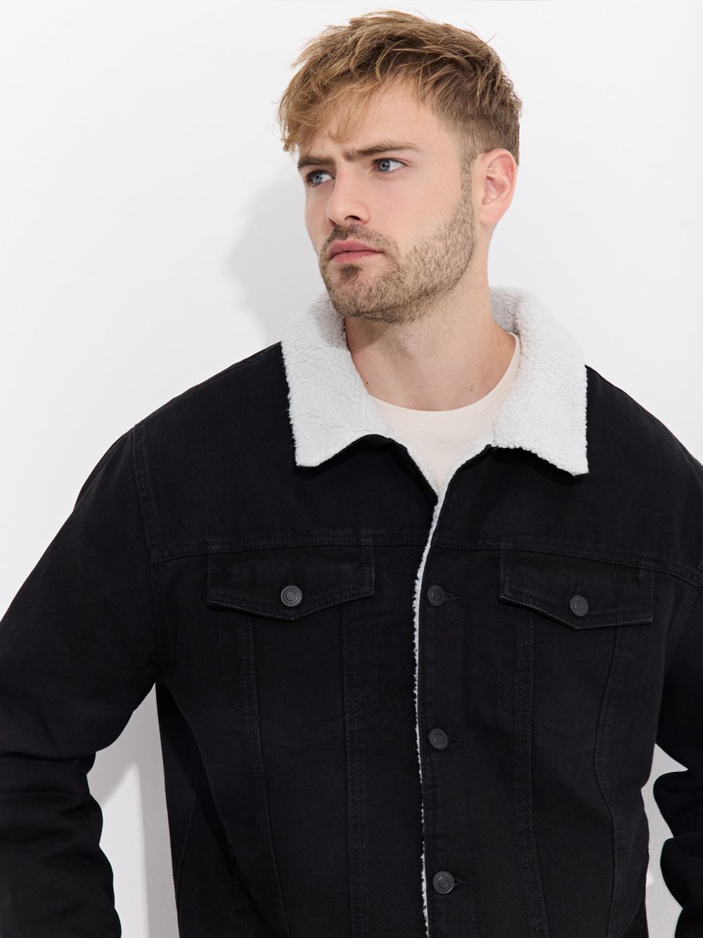 ג׳קט ג׳ינס פרווה