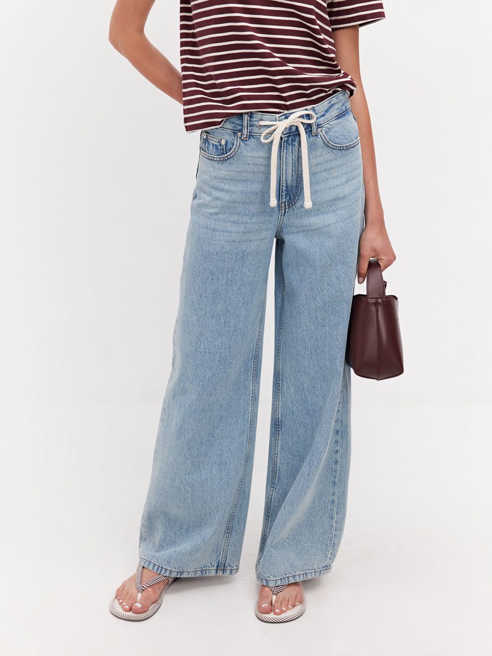 ג׳ינס WIDE-LEG מותן גבוהה וקשירה במותן