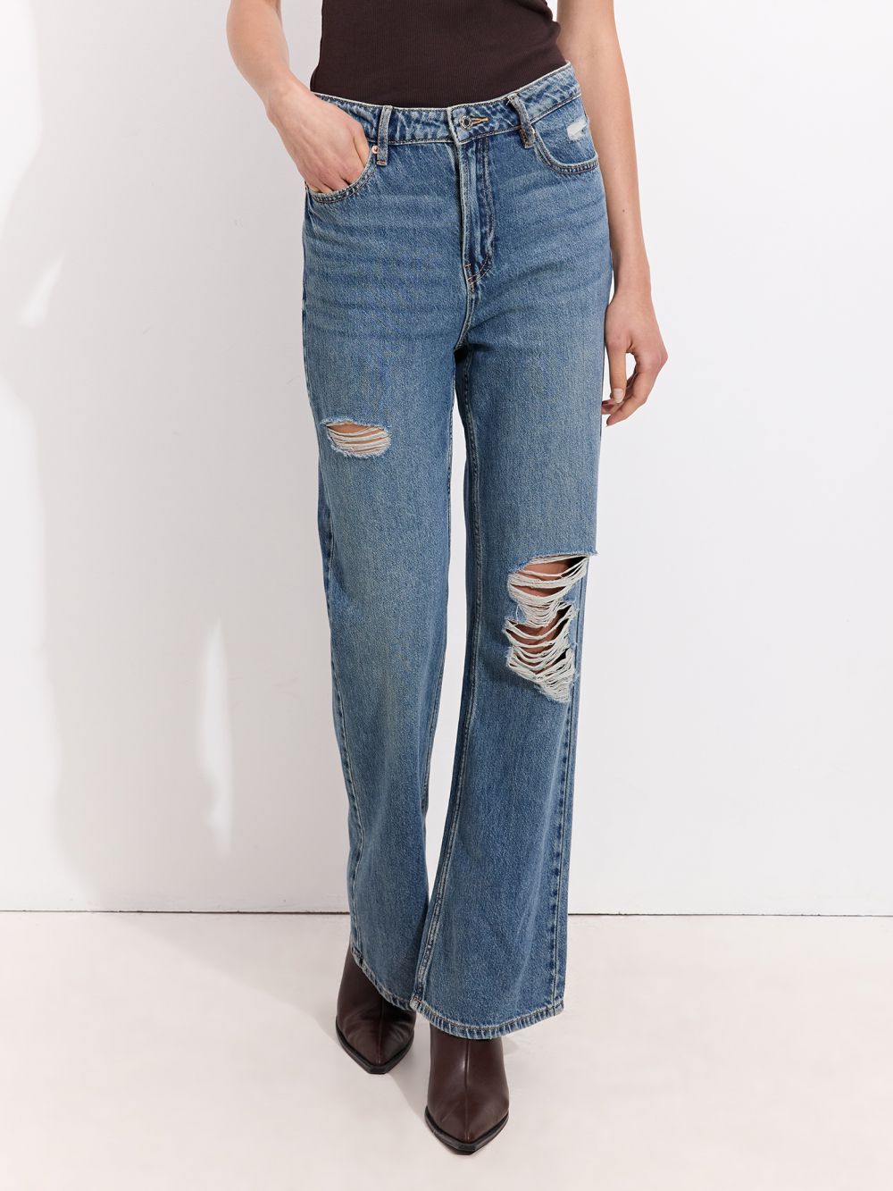 ג׳ינס BOOTCUT עם קרעים