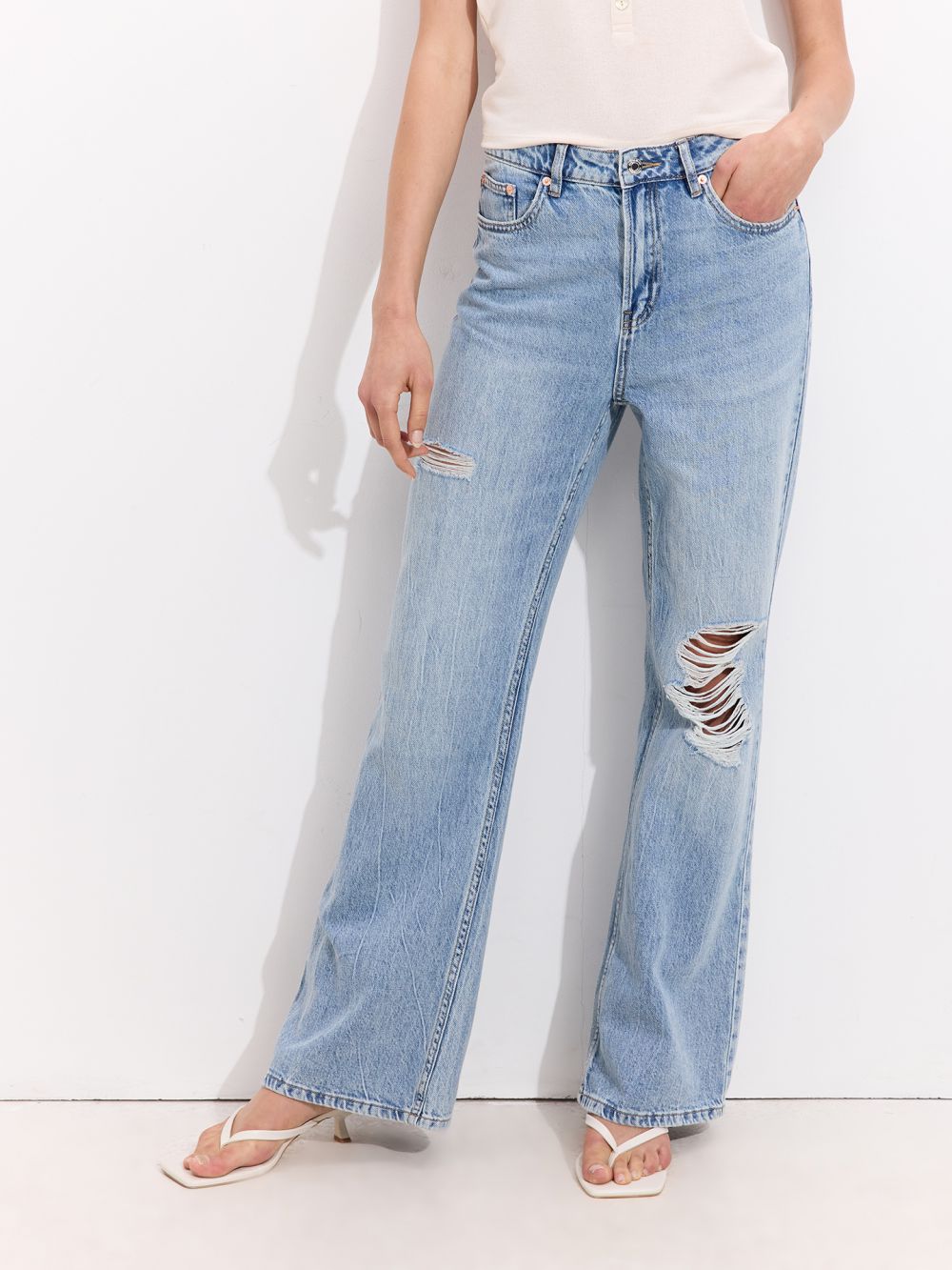 ג׳ינס BOOTCUT עם קרעים