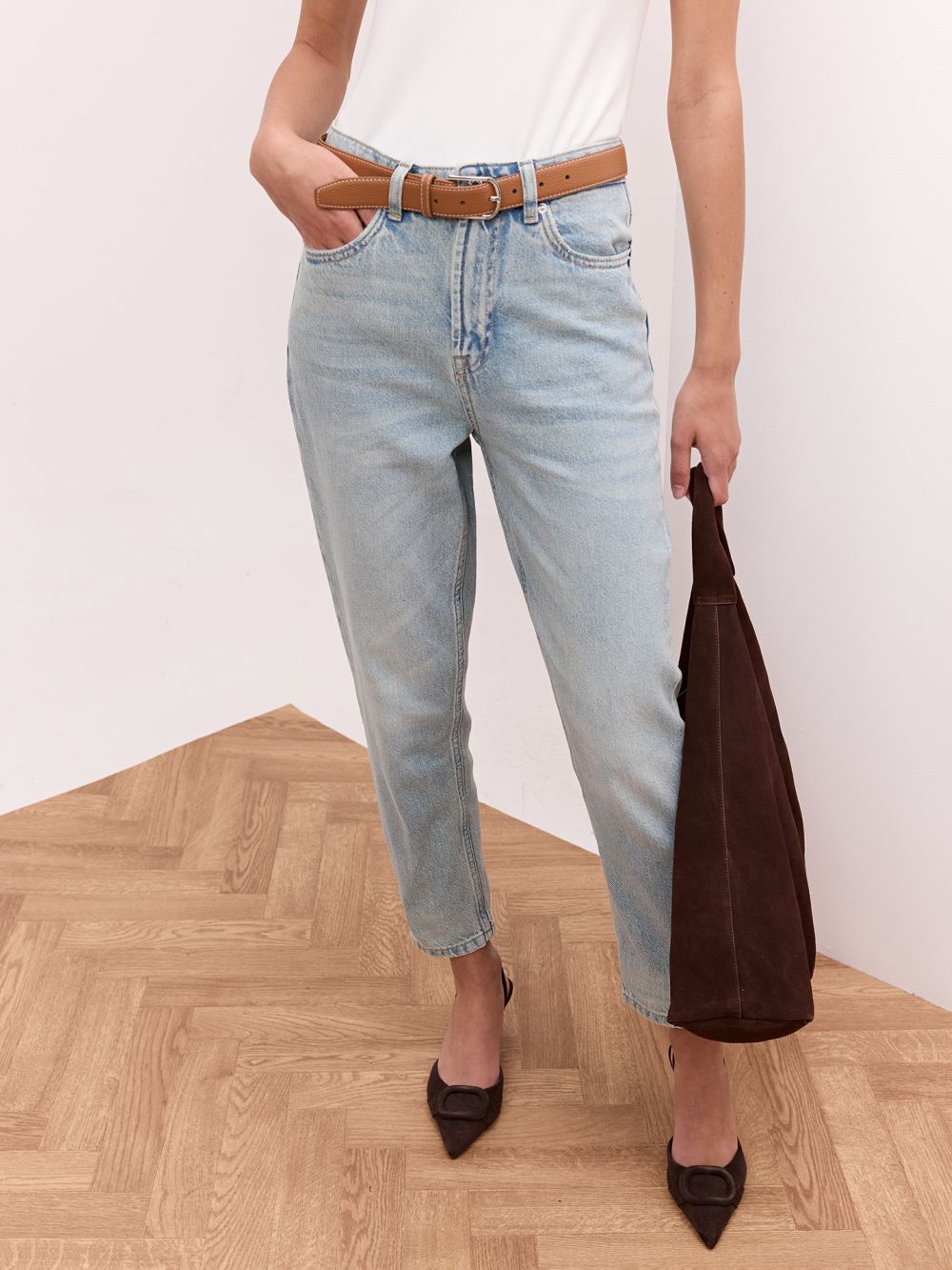ג׳ינס MOM קלאסי עם חגורה