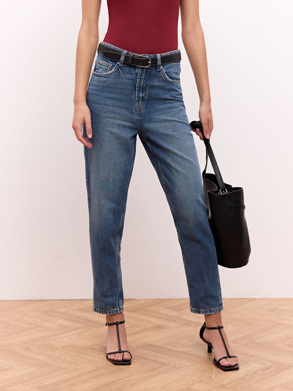 ג׳ינס MOM קלאסי עם חגורה