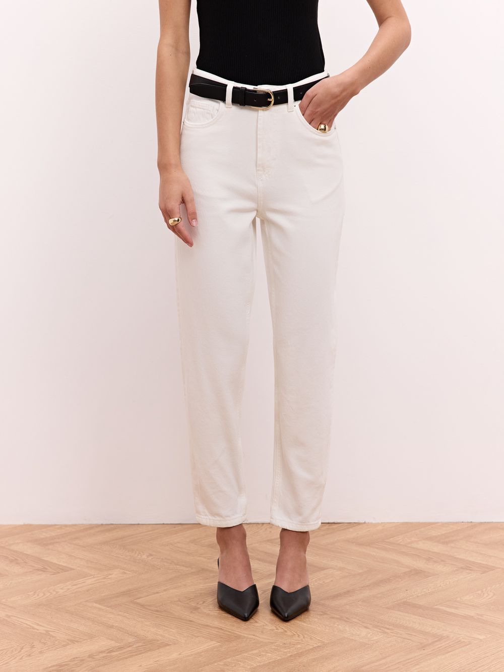 ג׳ינס MOM קלאסי עם חגורה