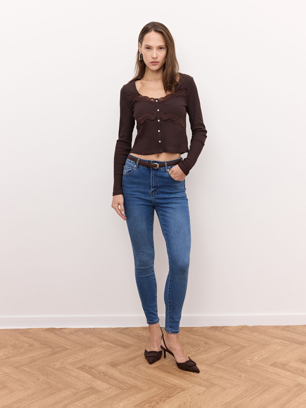 ג׳ינס SKINNY קרופ עם מותן גבוהה