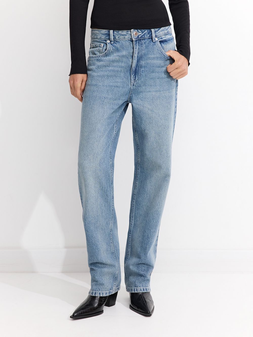 ג׳ינס בגזרה עם ישרה