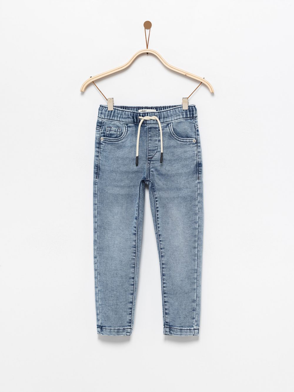 מכנסי ג’ינס עם שרוך