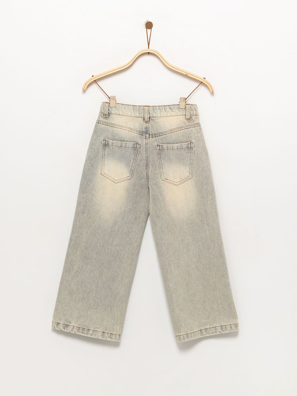 ג׳ינס מעוטר ניטים