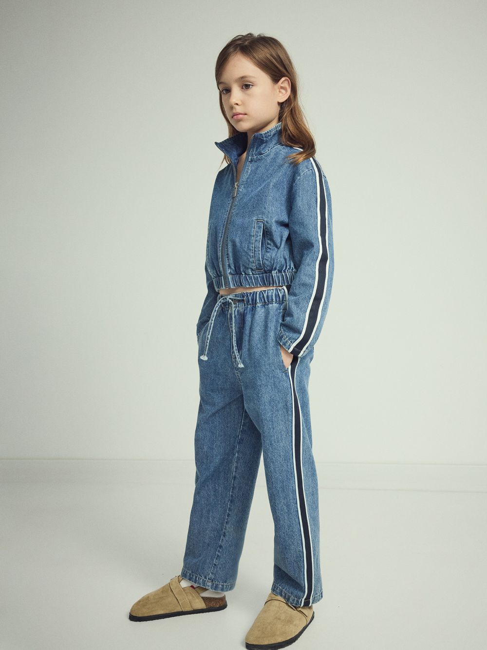 גינס עם פס ארוג