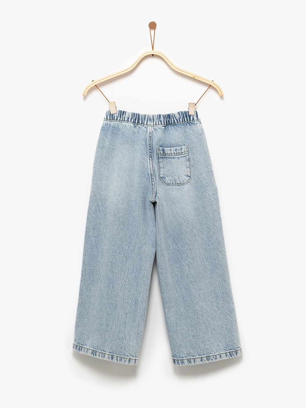 ג׳ינס עם שרוך קשירה