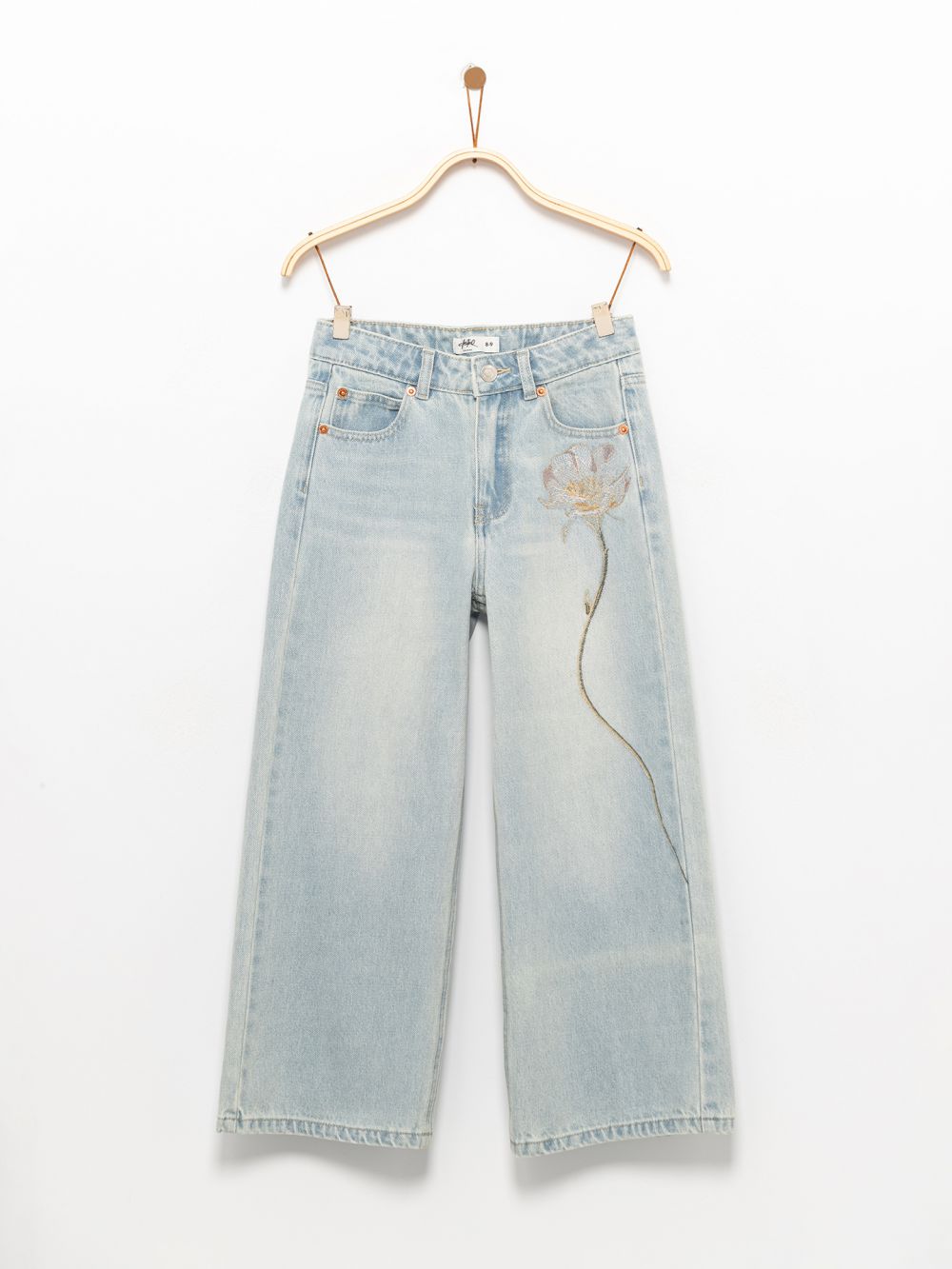 ג׳ינס עם רקמת פרח גדולה