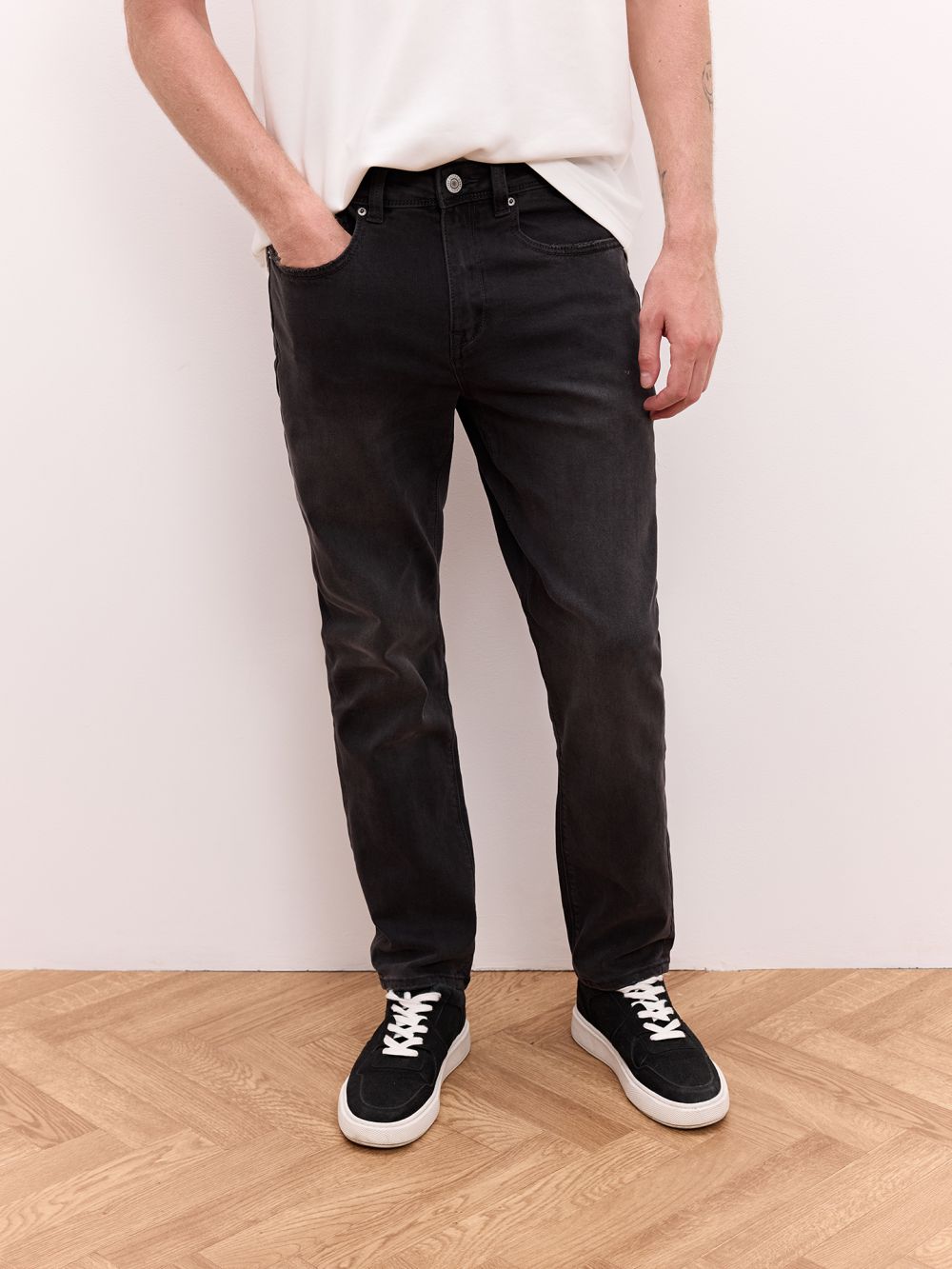 ג׳ינס בגזרת SLIM