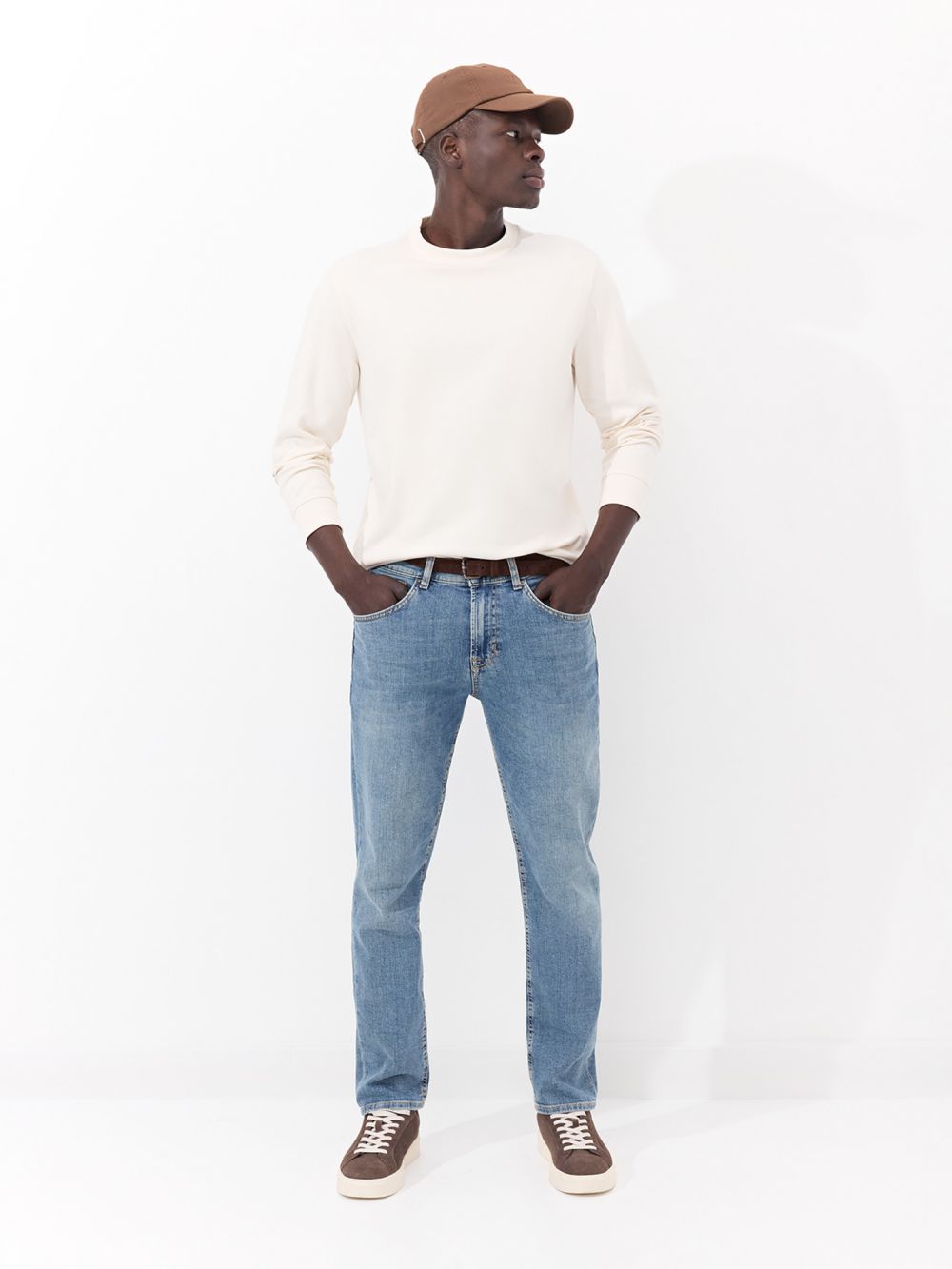 ג׳ינס בגזרת SLIM