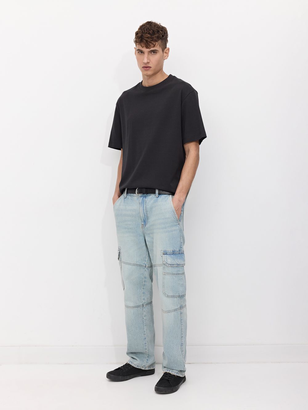 דגמ”ח ג’ינס בגזרה STRAIGHT