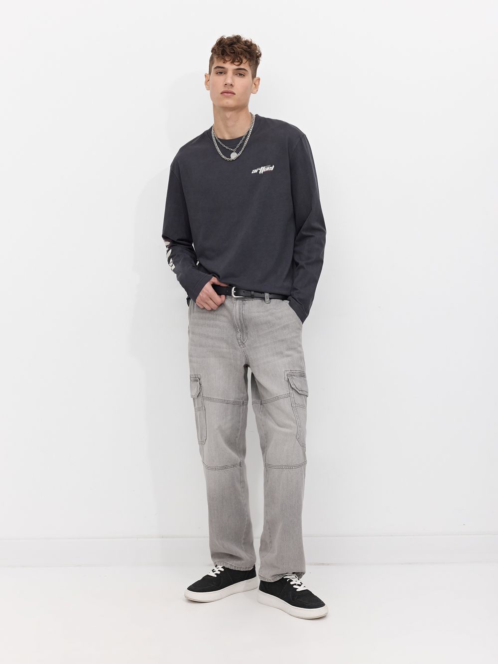 דגמ”ח ג’ינס בגזרה STRAIGHT