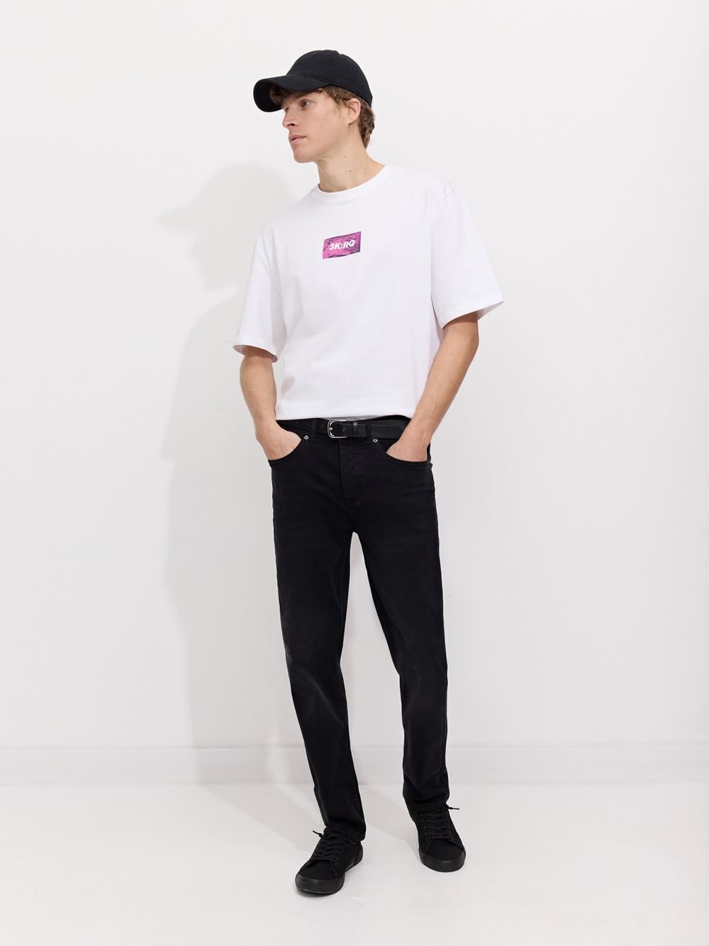 ג’ינס בגזרת SLIM