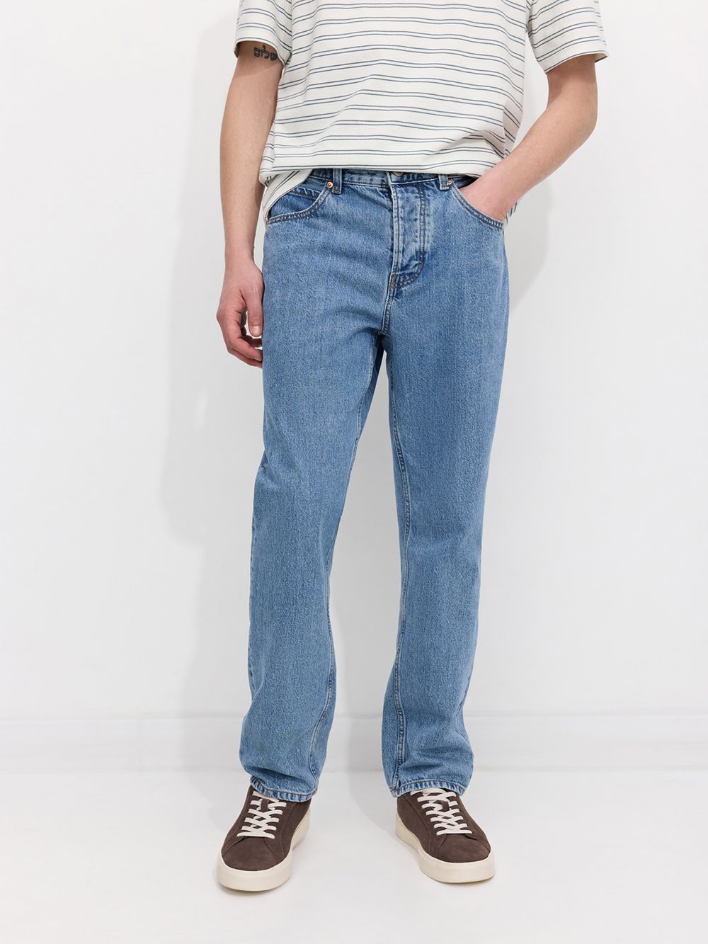 ג’ינס בגזרת STRAIGHT