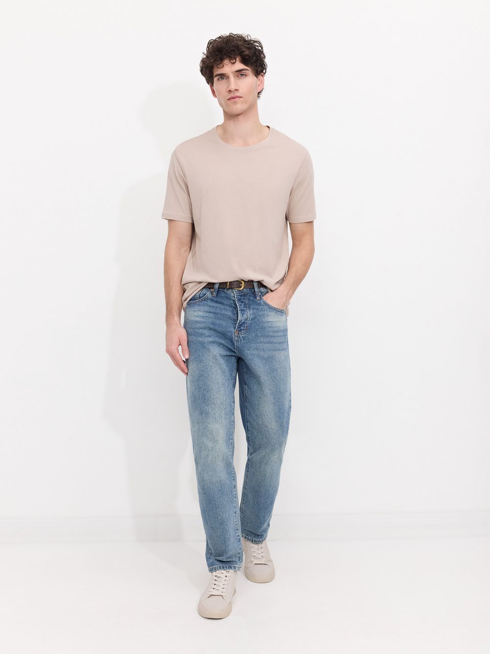 ג׳ינס בגזרה STRAIGHT