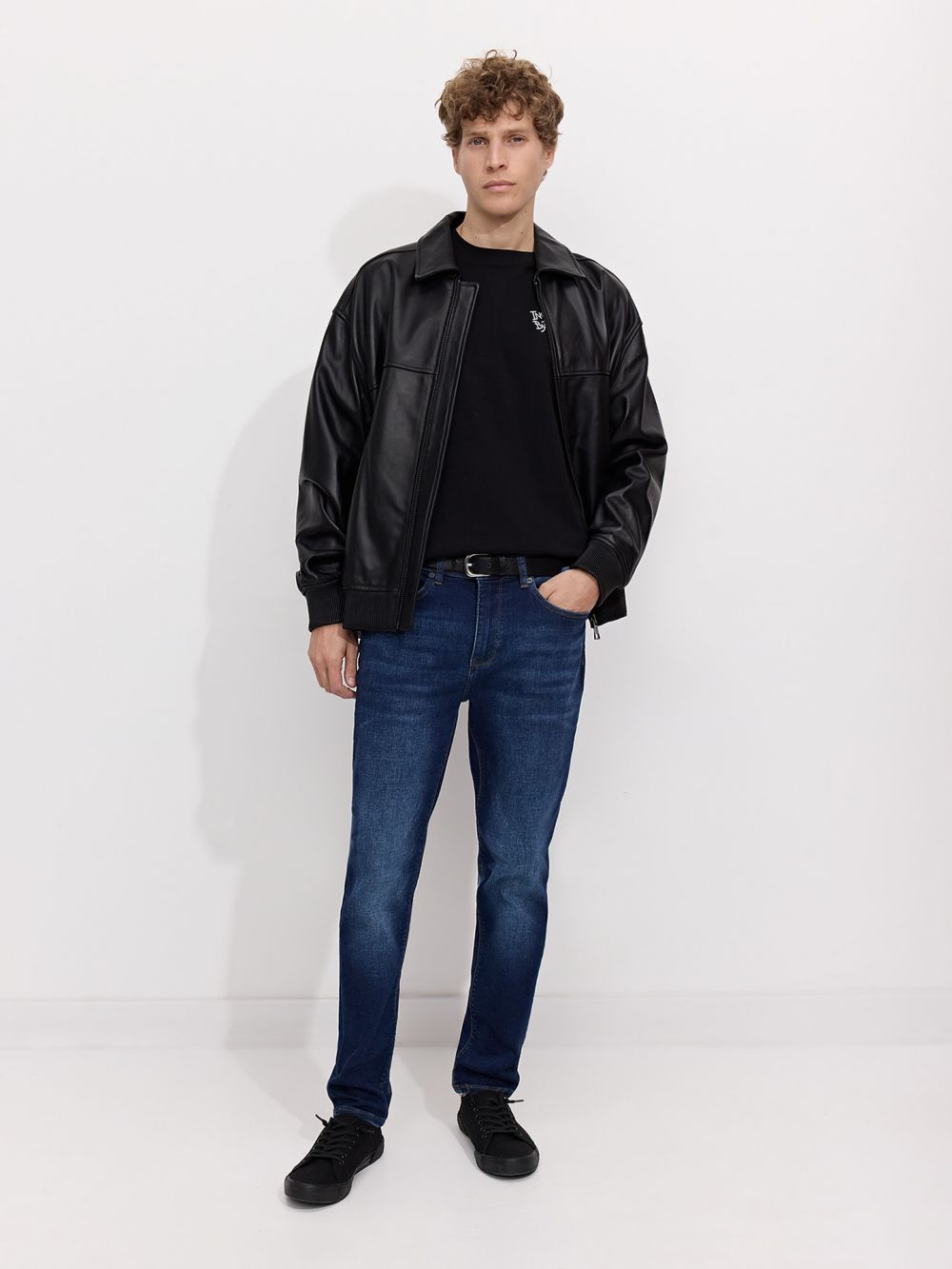 ג’ינס בגזרת SKINNY