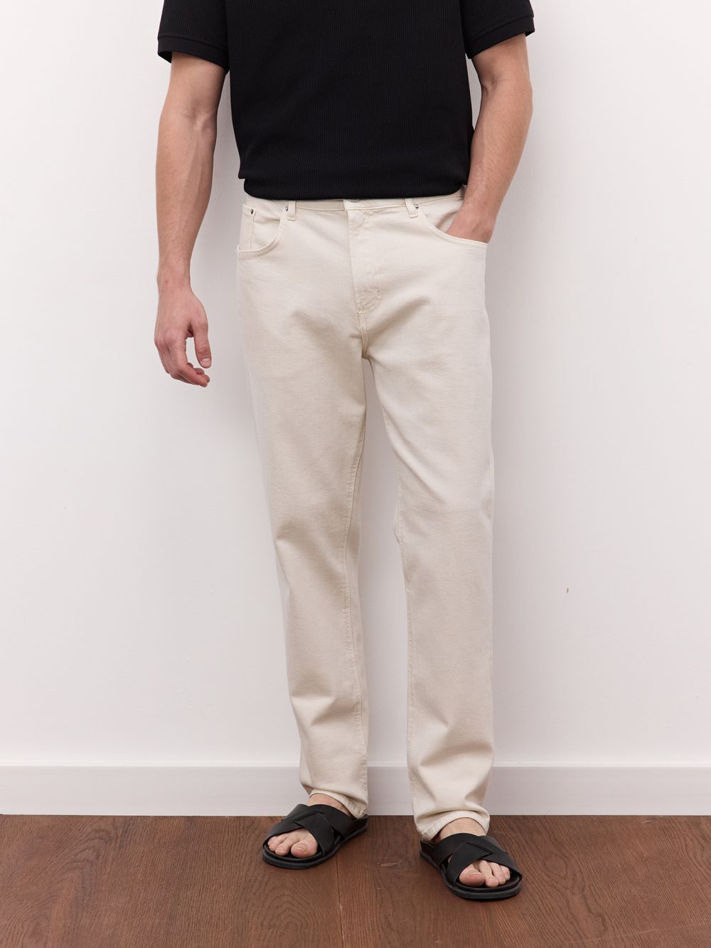 ג’ינס בגזרת SLIM