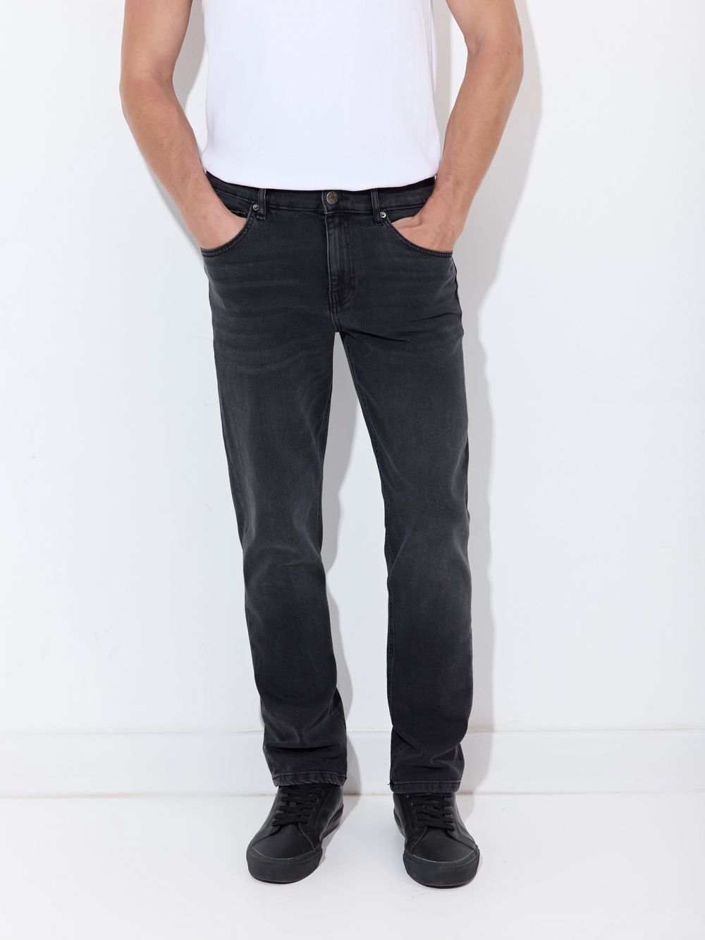 ג׳ינס בגזרת SLIM