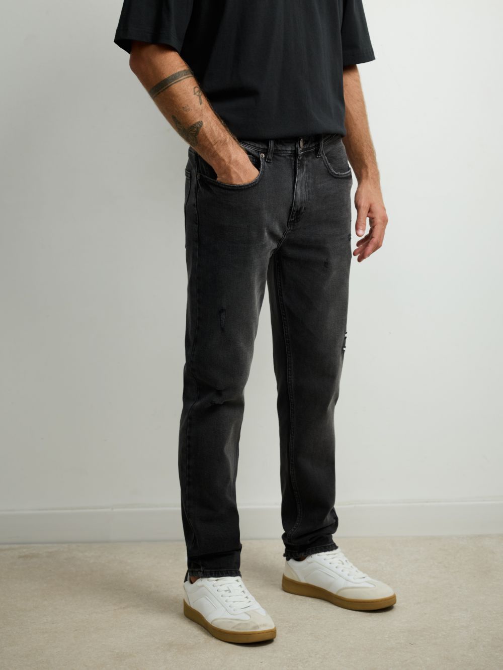 ג׳ינס SKINNY עם קרעים