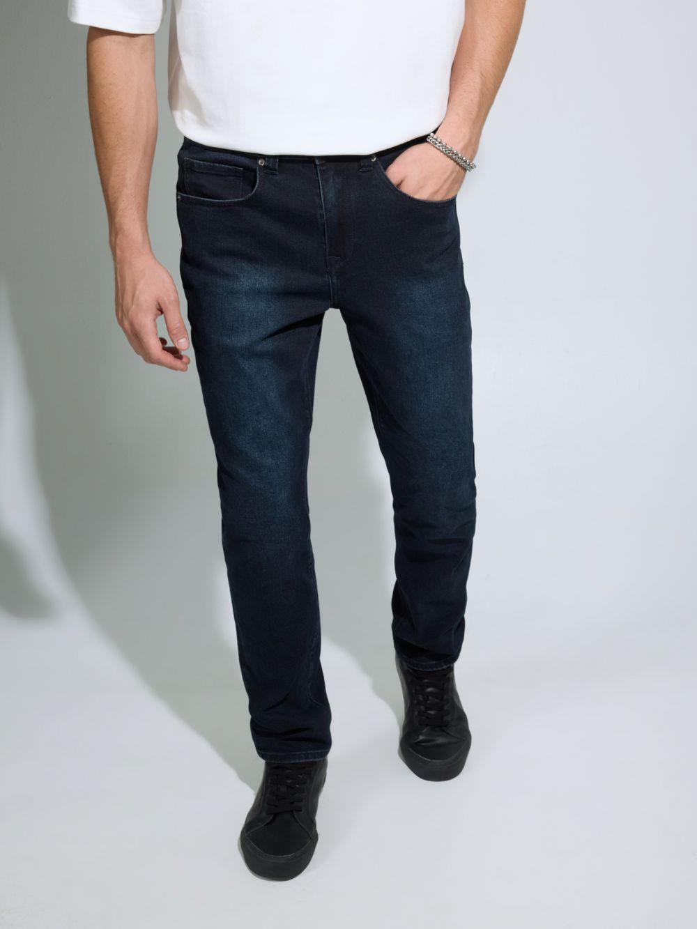 ג’ינס בגזרת SLIM