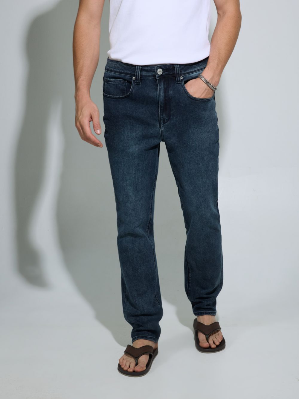 ג’ינס בגזרת SLIM