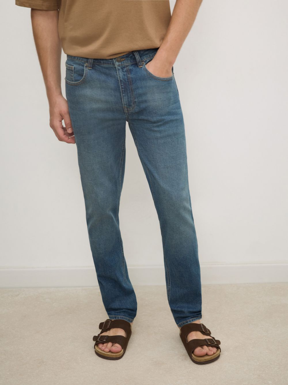 ג׳ינס בגזרת STRAIGHT SLIM