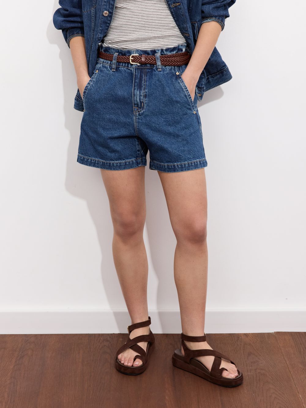 ג׳ינס BAGGY קצר עם חגורה