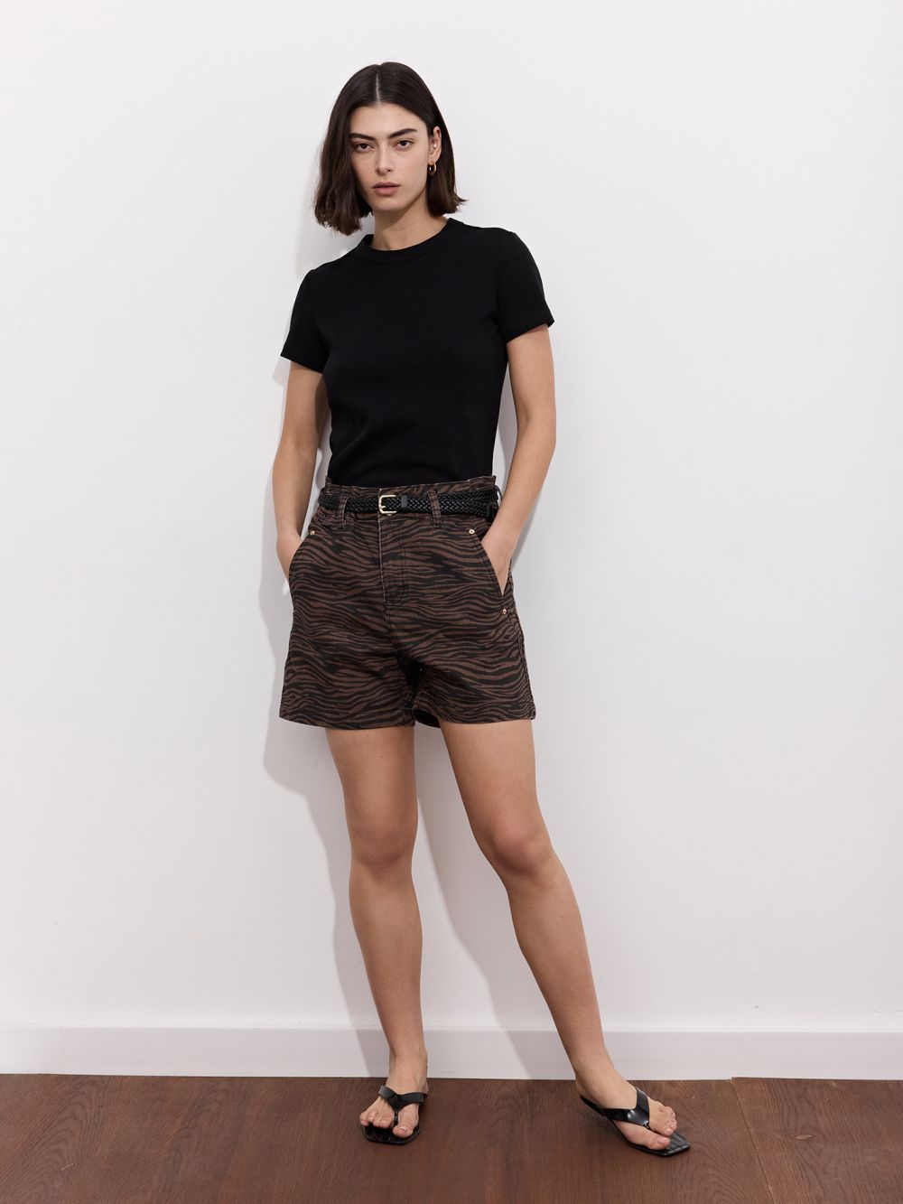 ג׳ינס BAGGY קצר עם חגורה