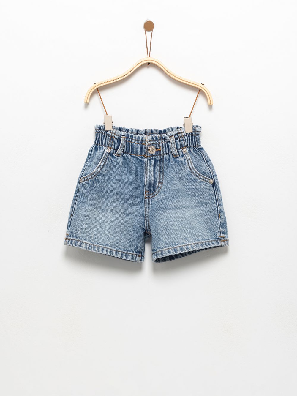 ג׳ינס שורט עם מותן אלסטי