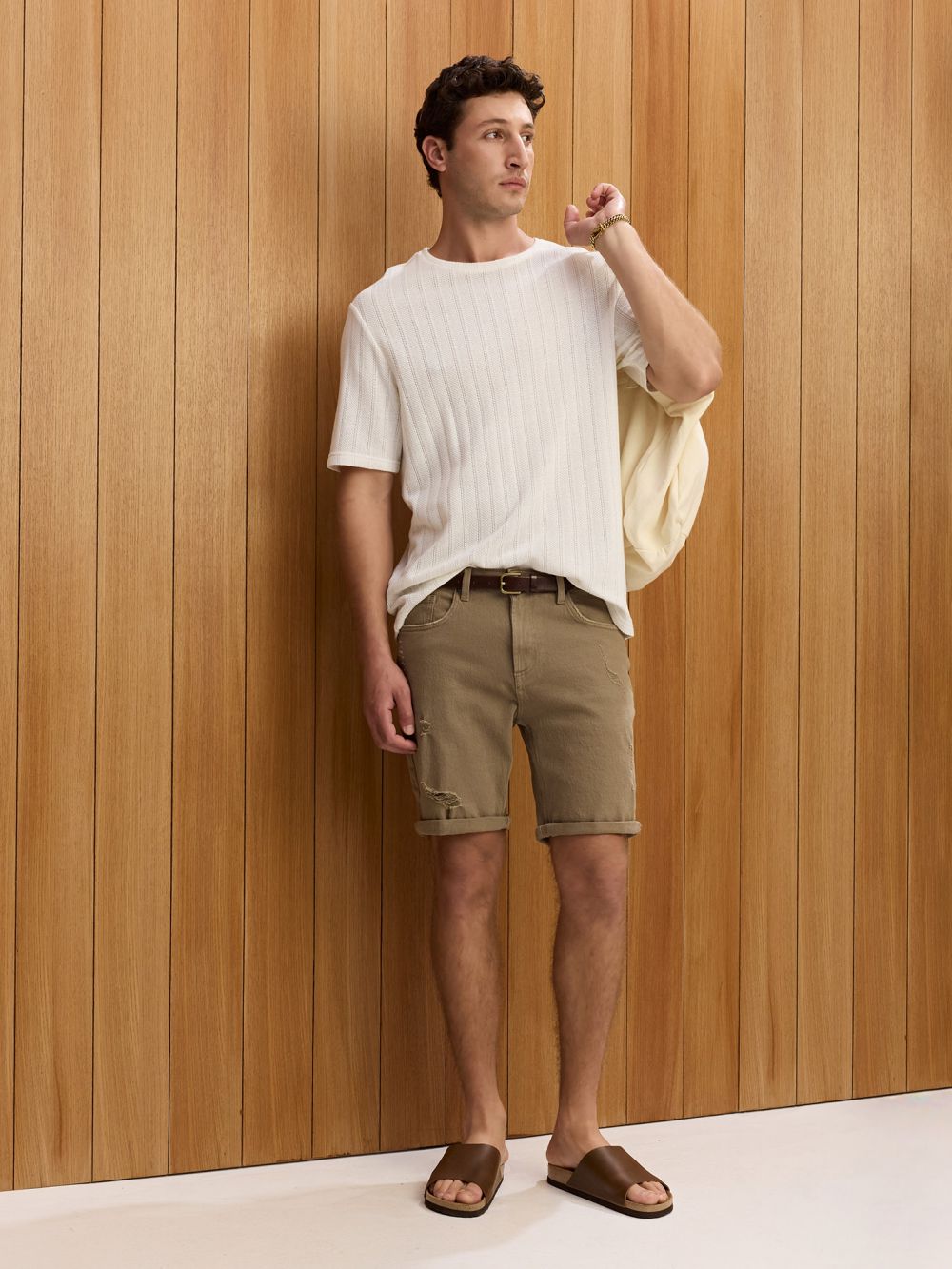 ג׳ינס קצר עם קיפול במכפלת