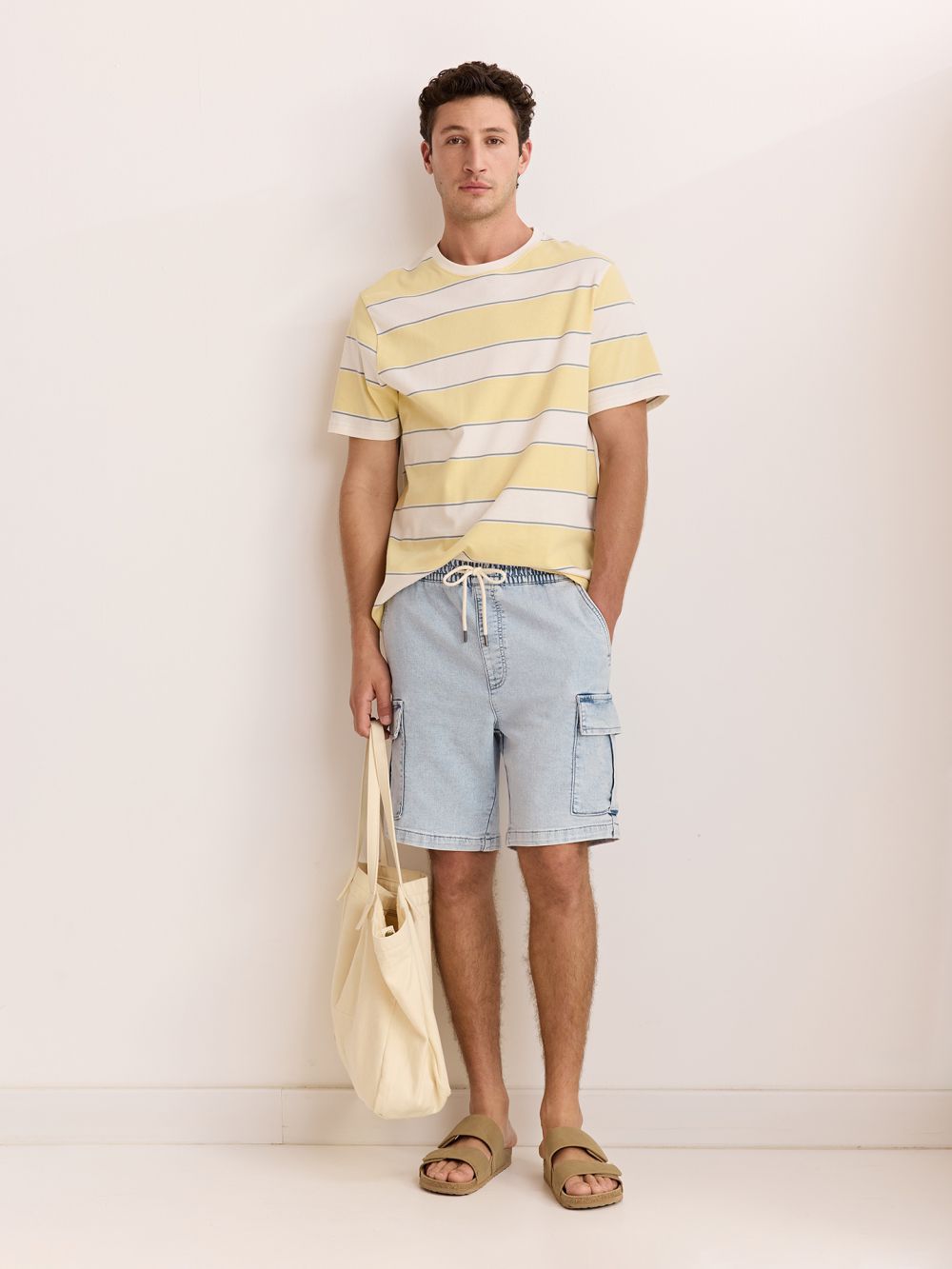 מכנסיי דגמח קצרים