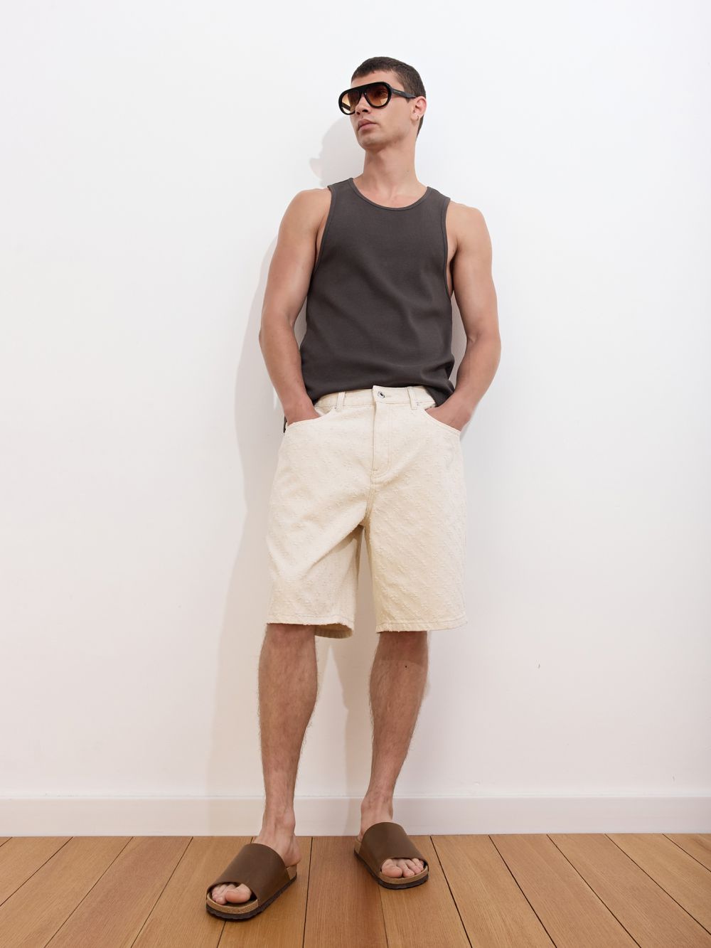 ג׳ינס ברמודה עם טקסטורה