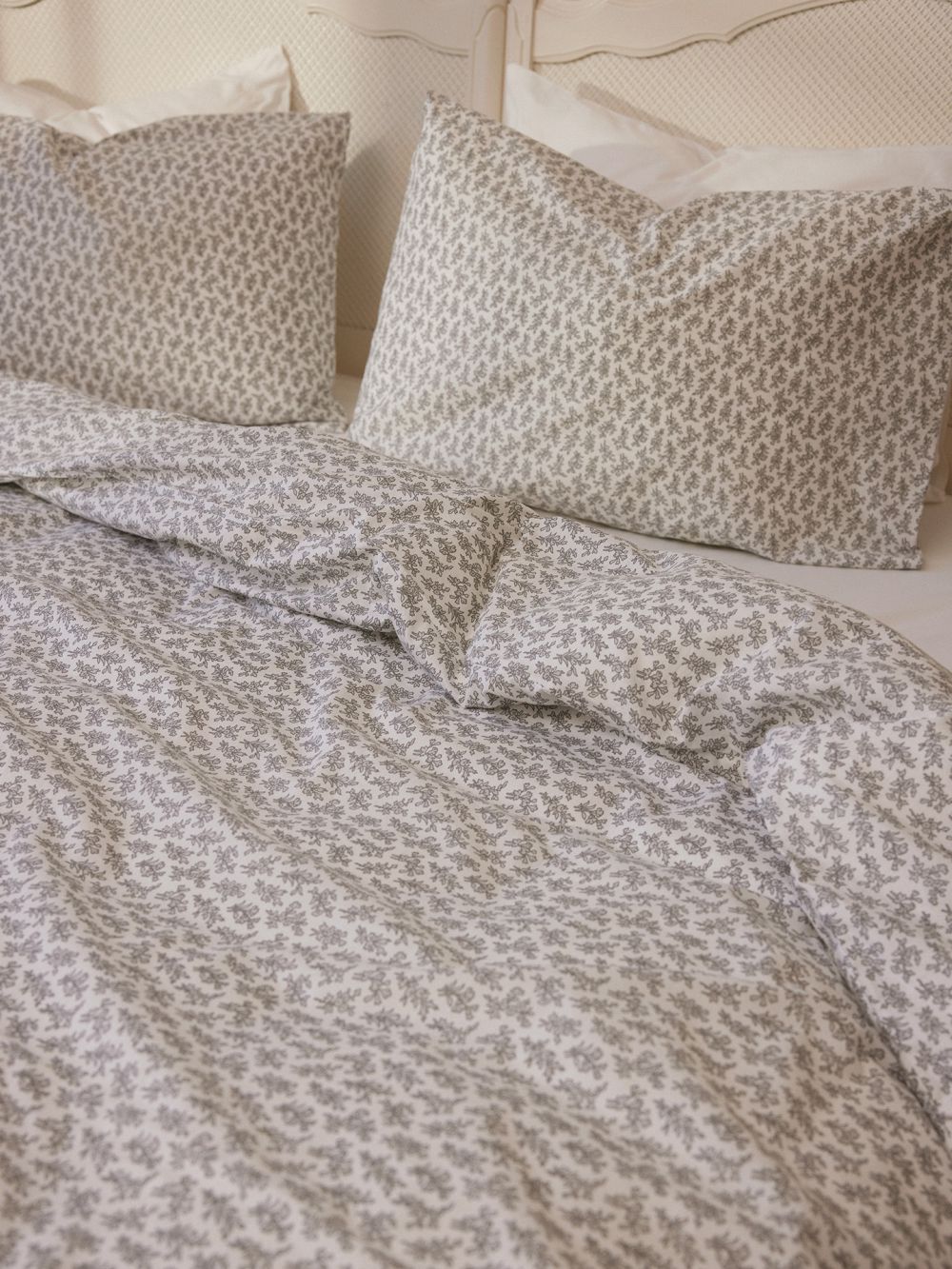 סט מצעים פרחים שחור לבן