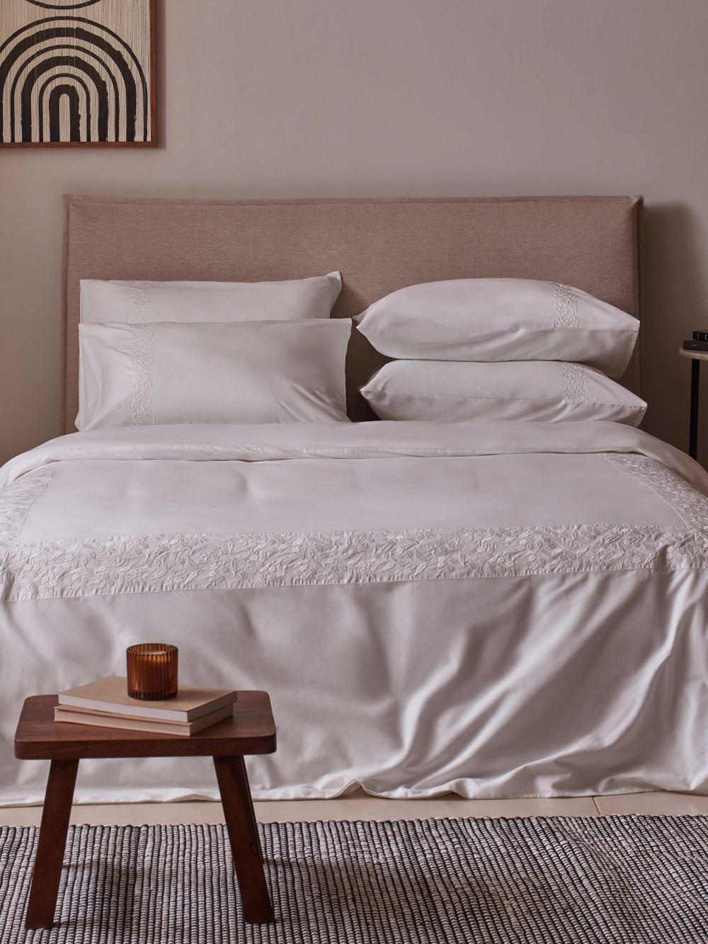 סט מצעים פרחים רקומים 160x200 ס״מ 180TC