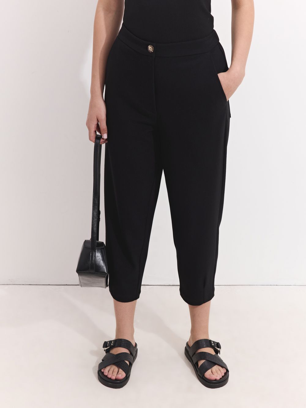 מכנסי CROPPED מחוייטים