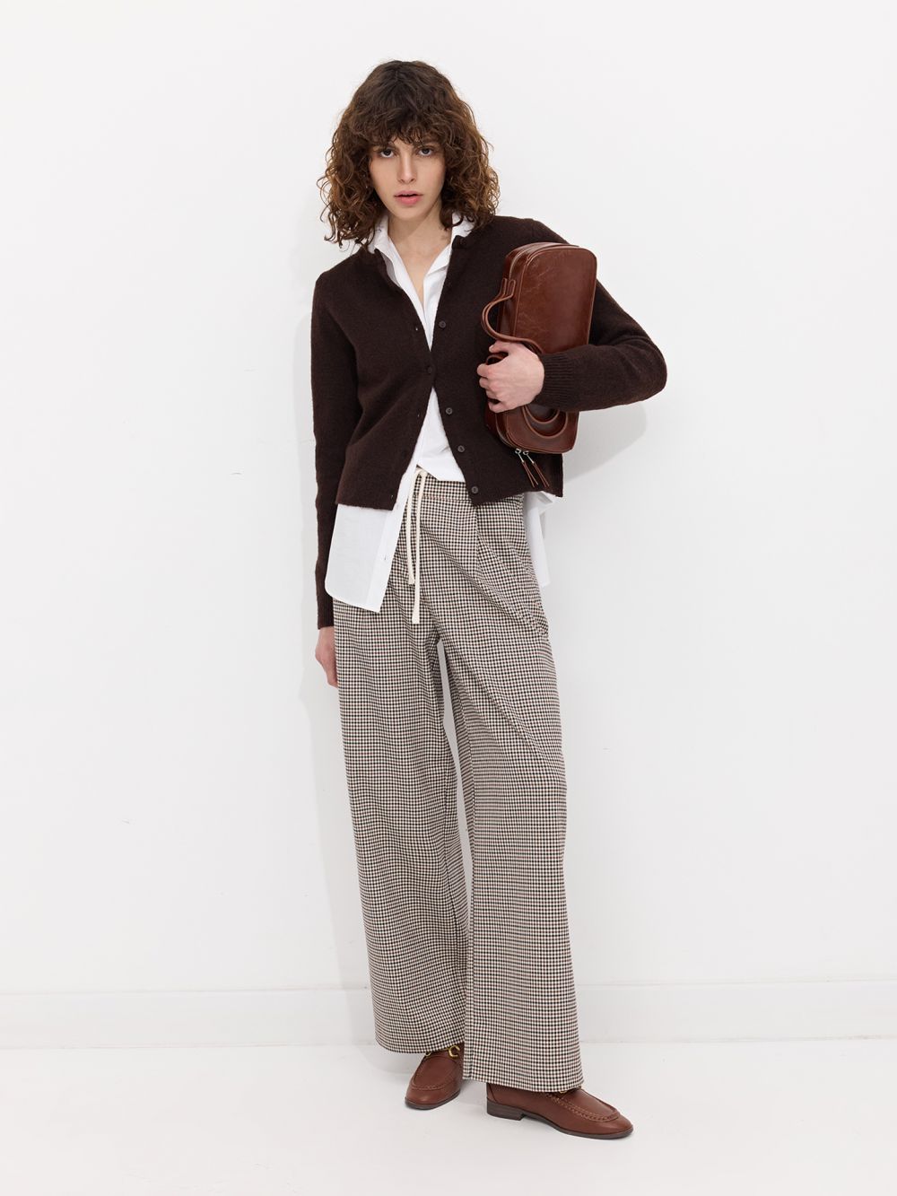 מכנסיים מחויטים רחבים