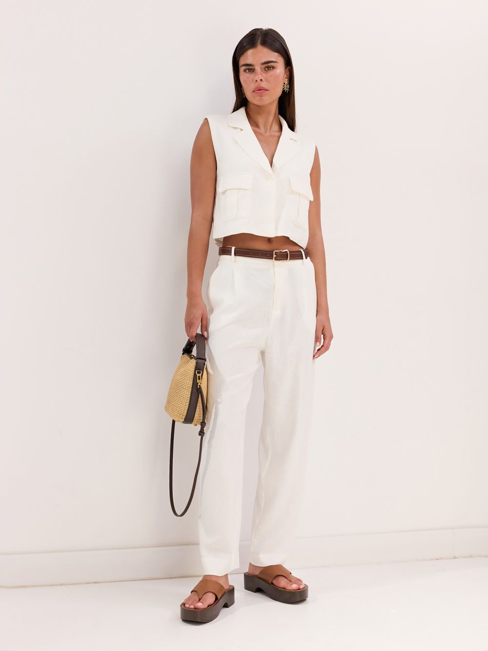 מכנסיים עם חגורה