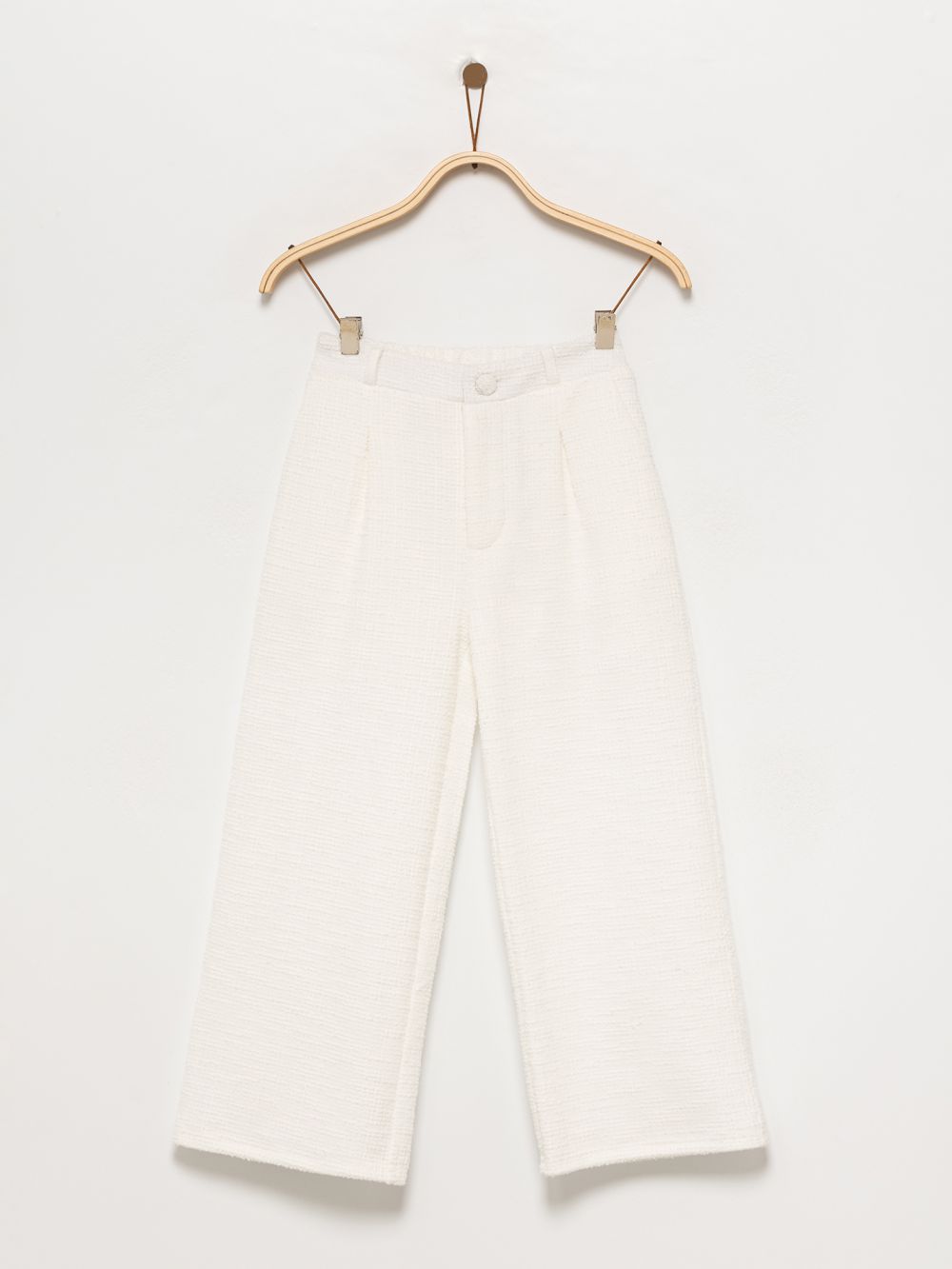 מכנסיים מחויטים