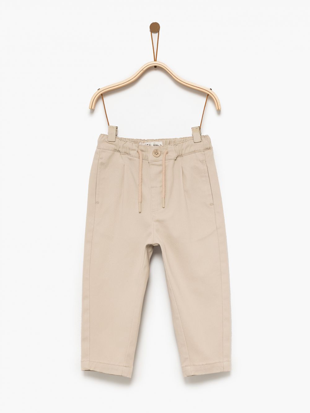 מכנסיים מחויטים