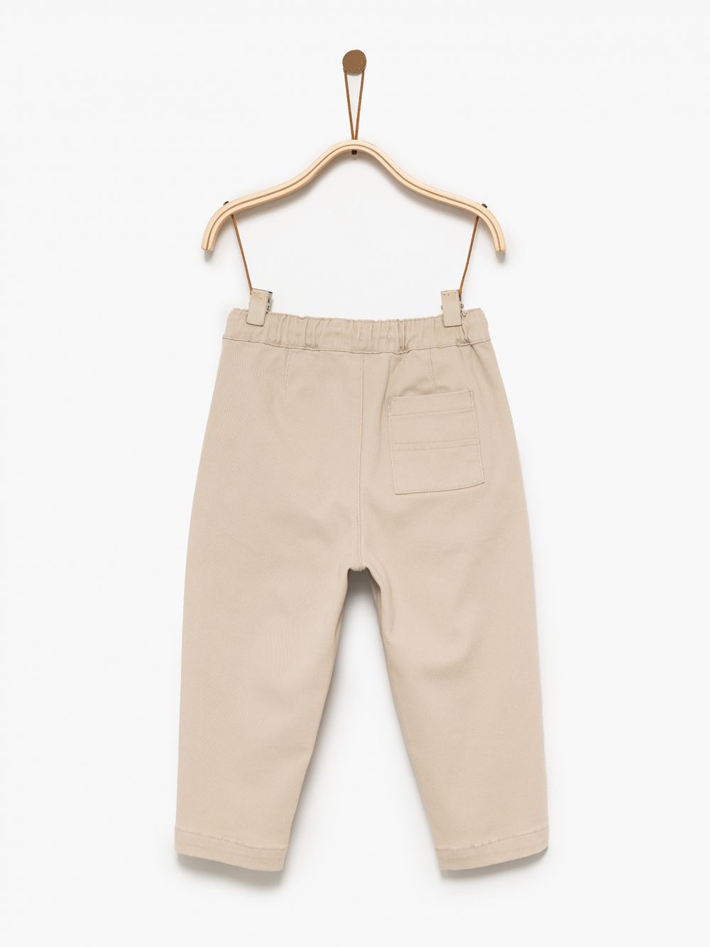 מכנסיים מחויטים