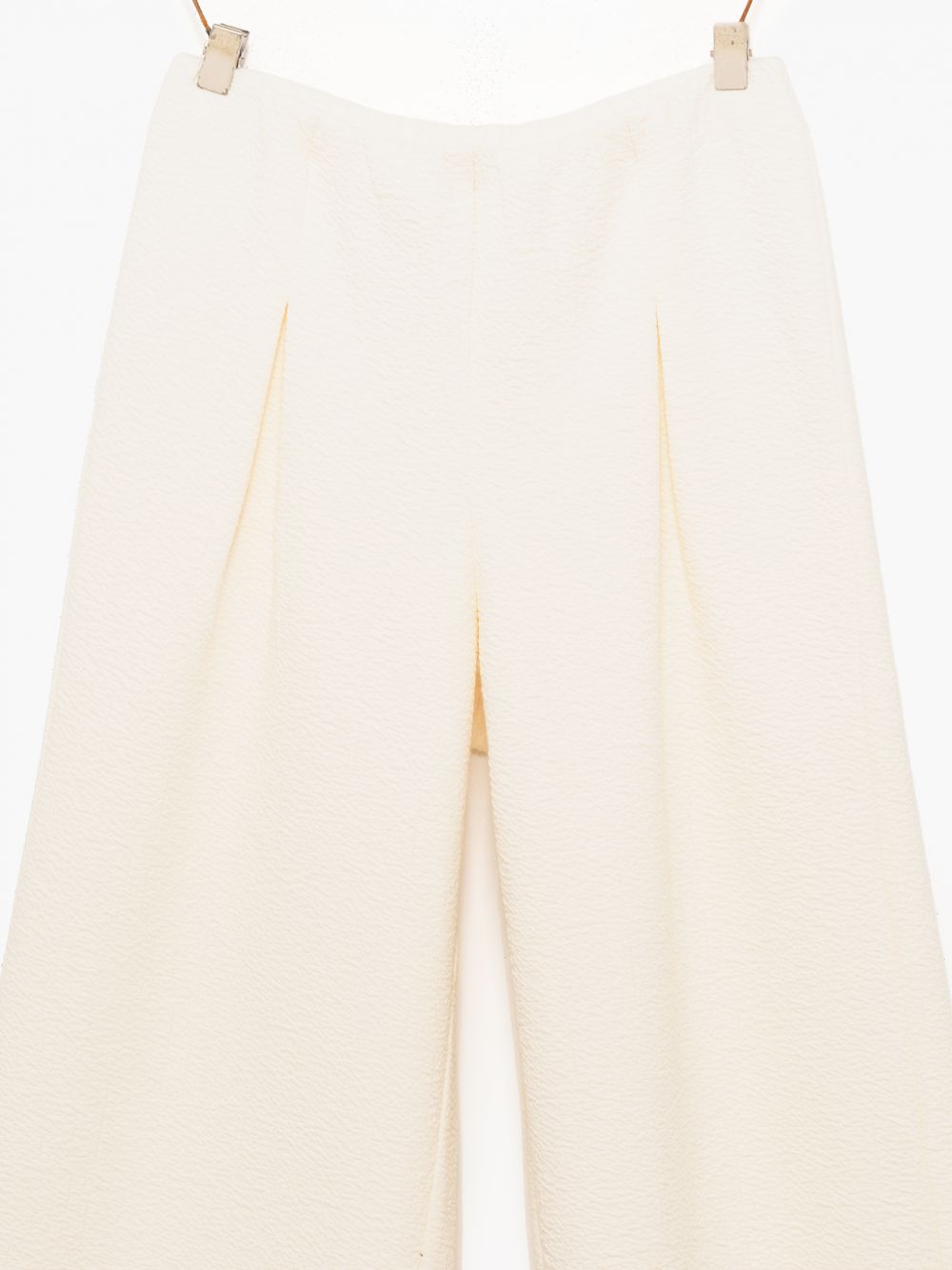 מכנסיים מבד טקסטורה